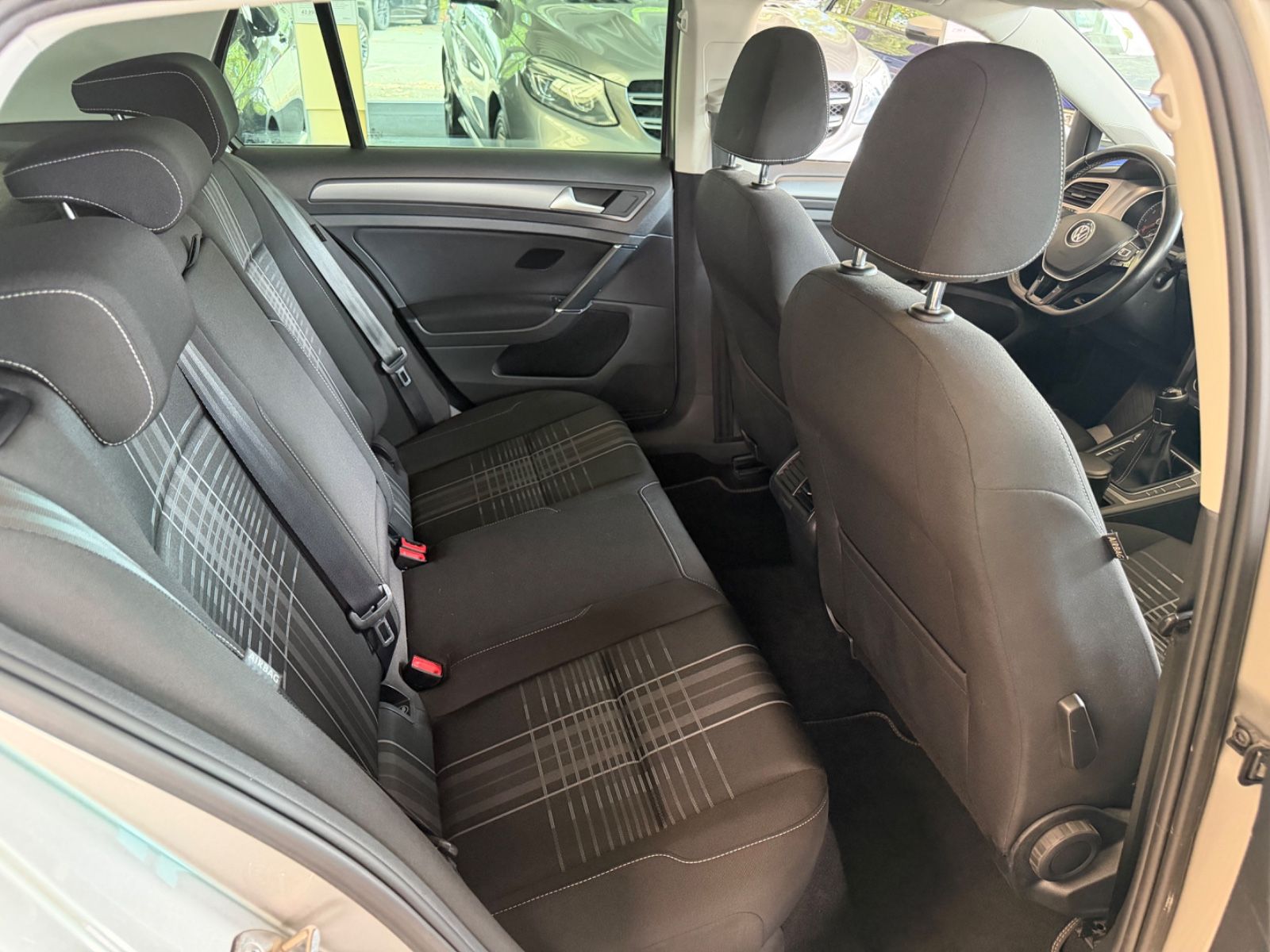 Fahrzeugabbildung Volkswagen Golf VII Lim. Lounge BMT