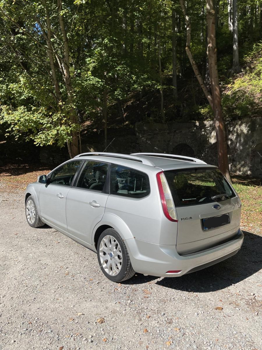 Ford Focus 2009 — rear view