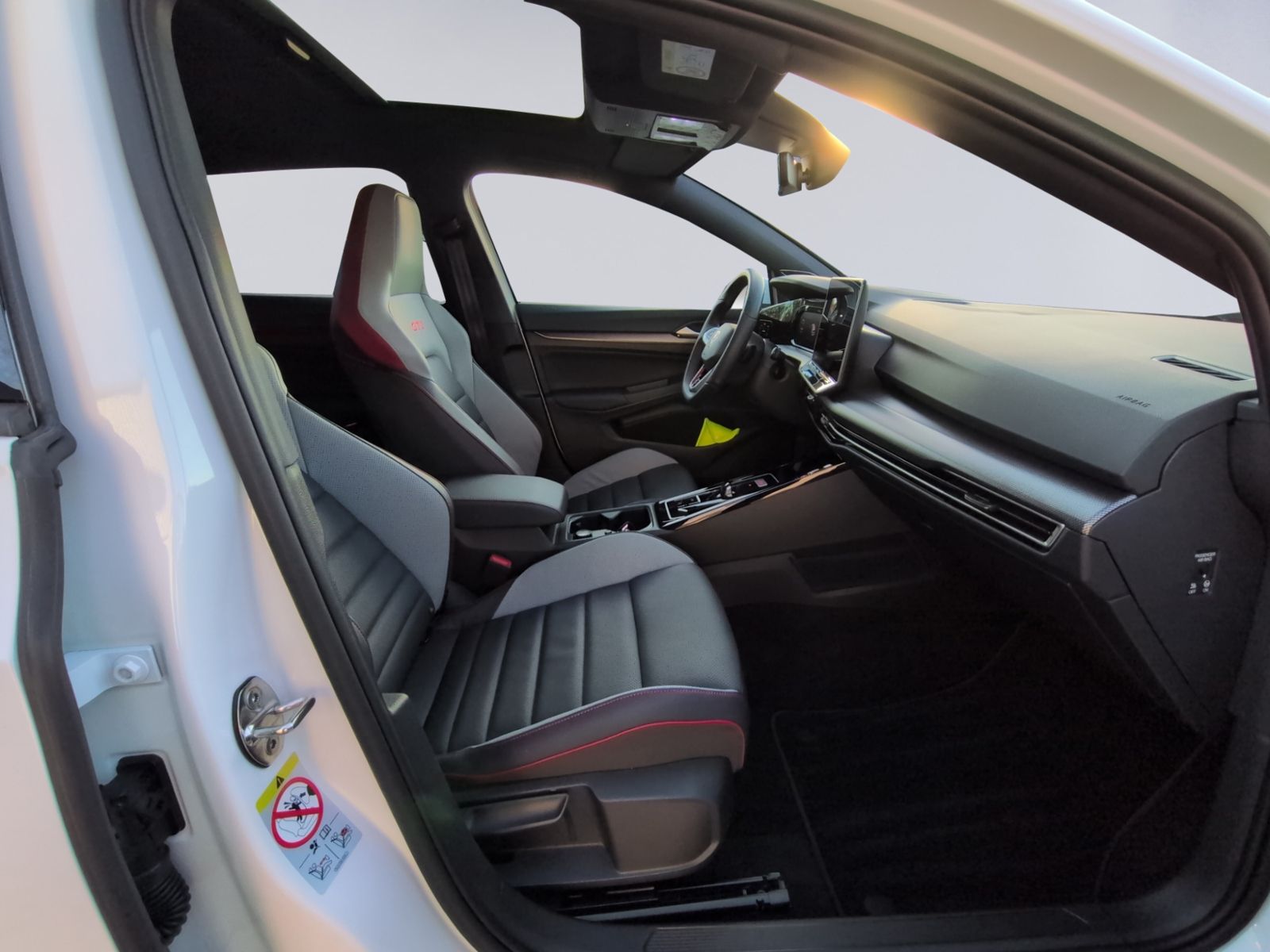 Golf VIII GTI Clubsport AKRA+LEDER+PANO+DCC+