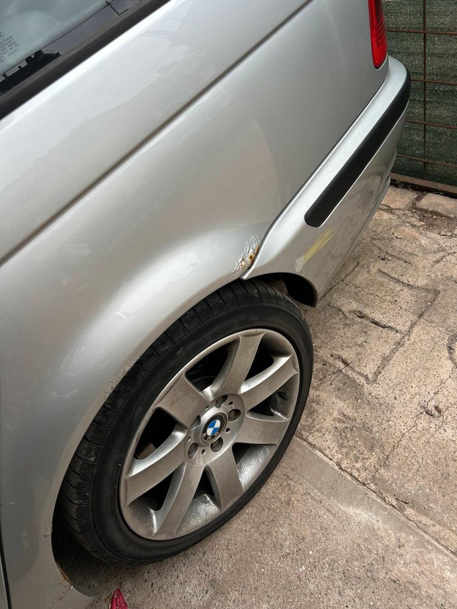 BMW 320 2005 — rear view