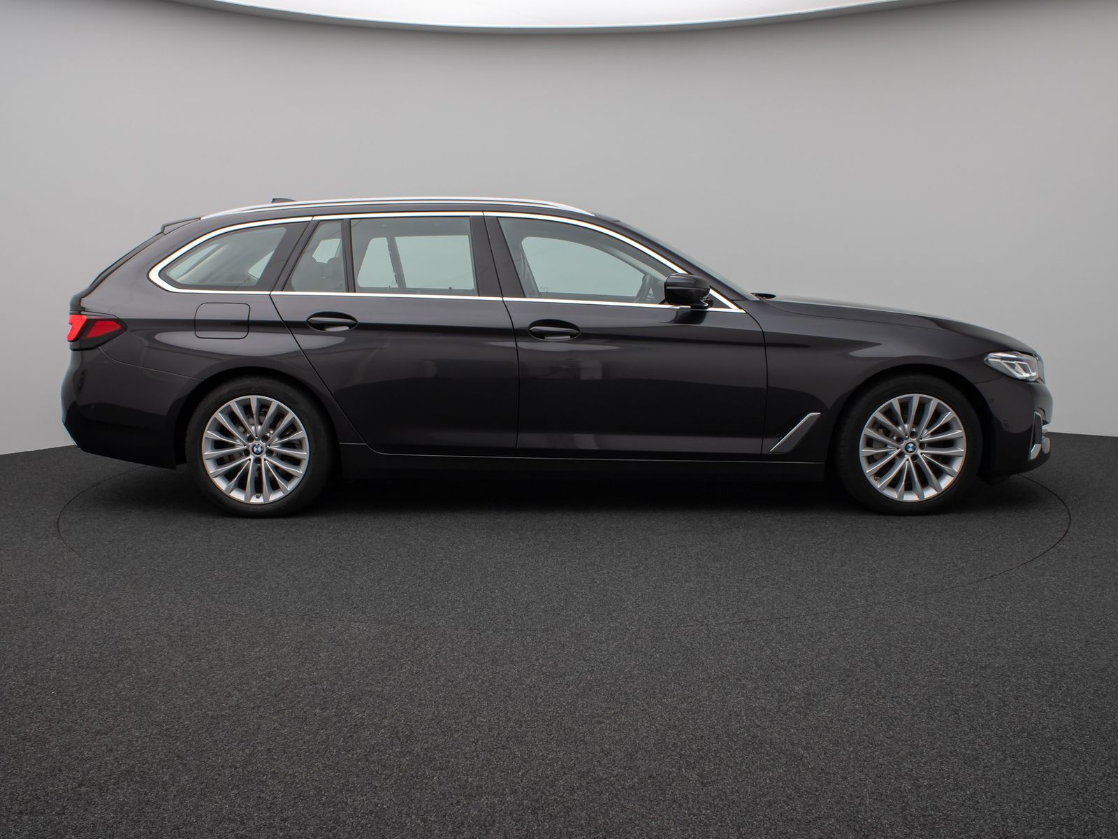 Fahrzeugabbildung BMW 530e  Luxury Line Kamera Laser HUD HiFi Komfort