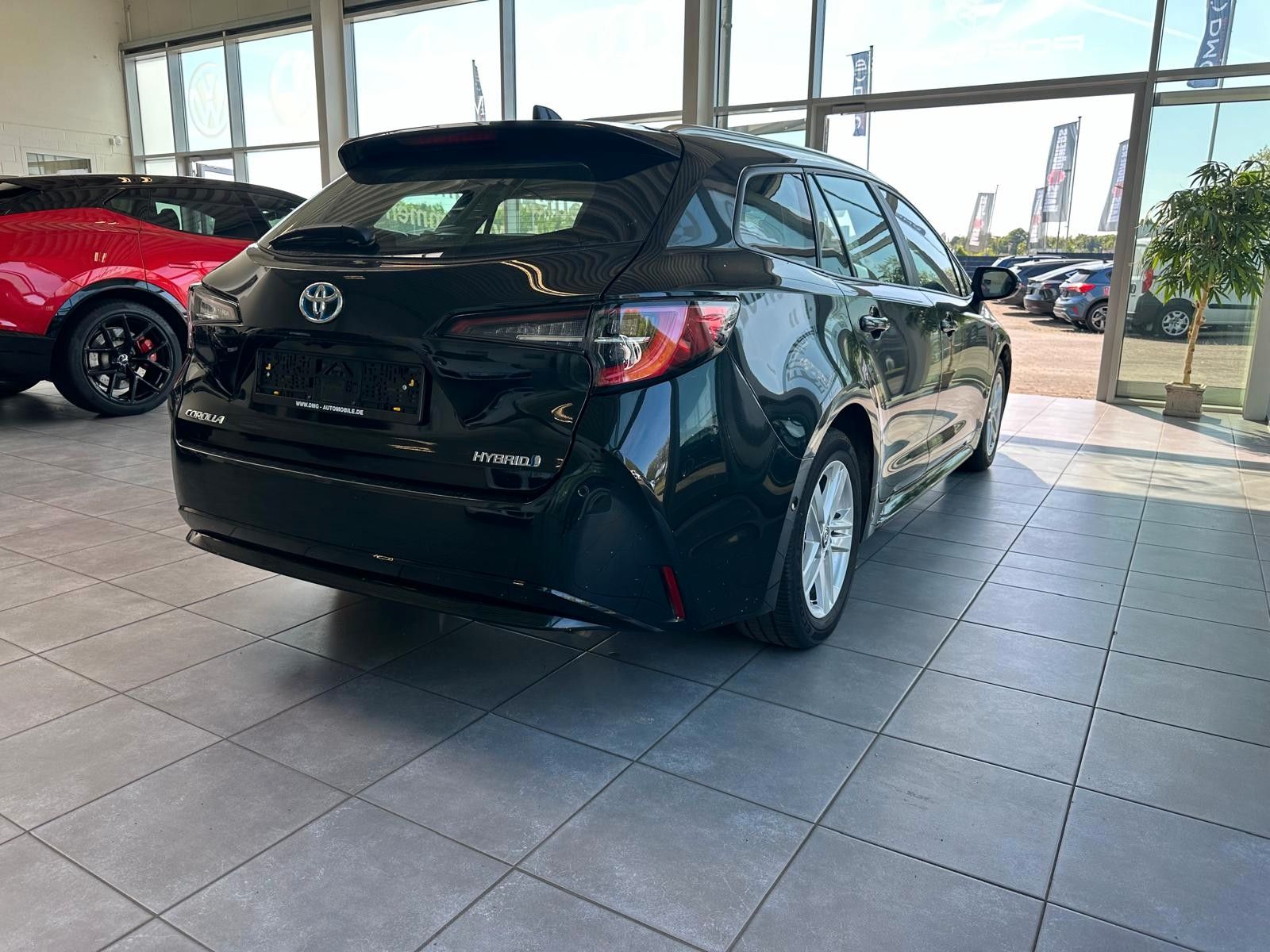 Fahrzeugabbildung Toyota Corolla Touring Sports Hybrid Basis