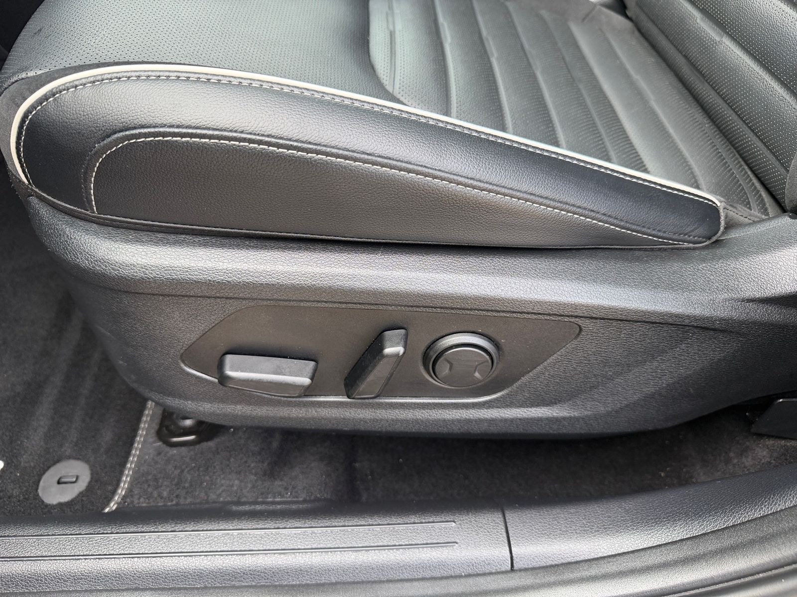 Fahrzeugabbildung Kia SPORTAGE 1.6T HEV 2WD AT GTL GD DRIVE SO AHK