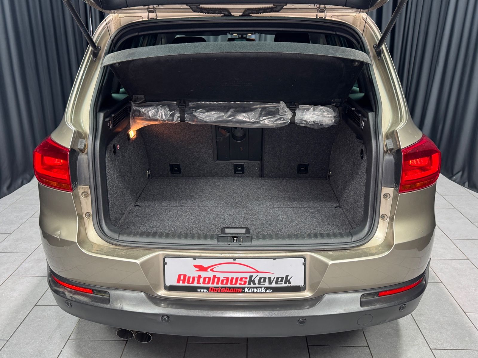 Fahrzeugabbildung Volkswagen Tiguan Life BMT 4Motion|DSG|NAVI|XENON|