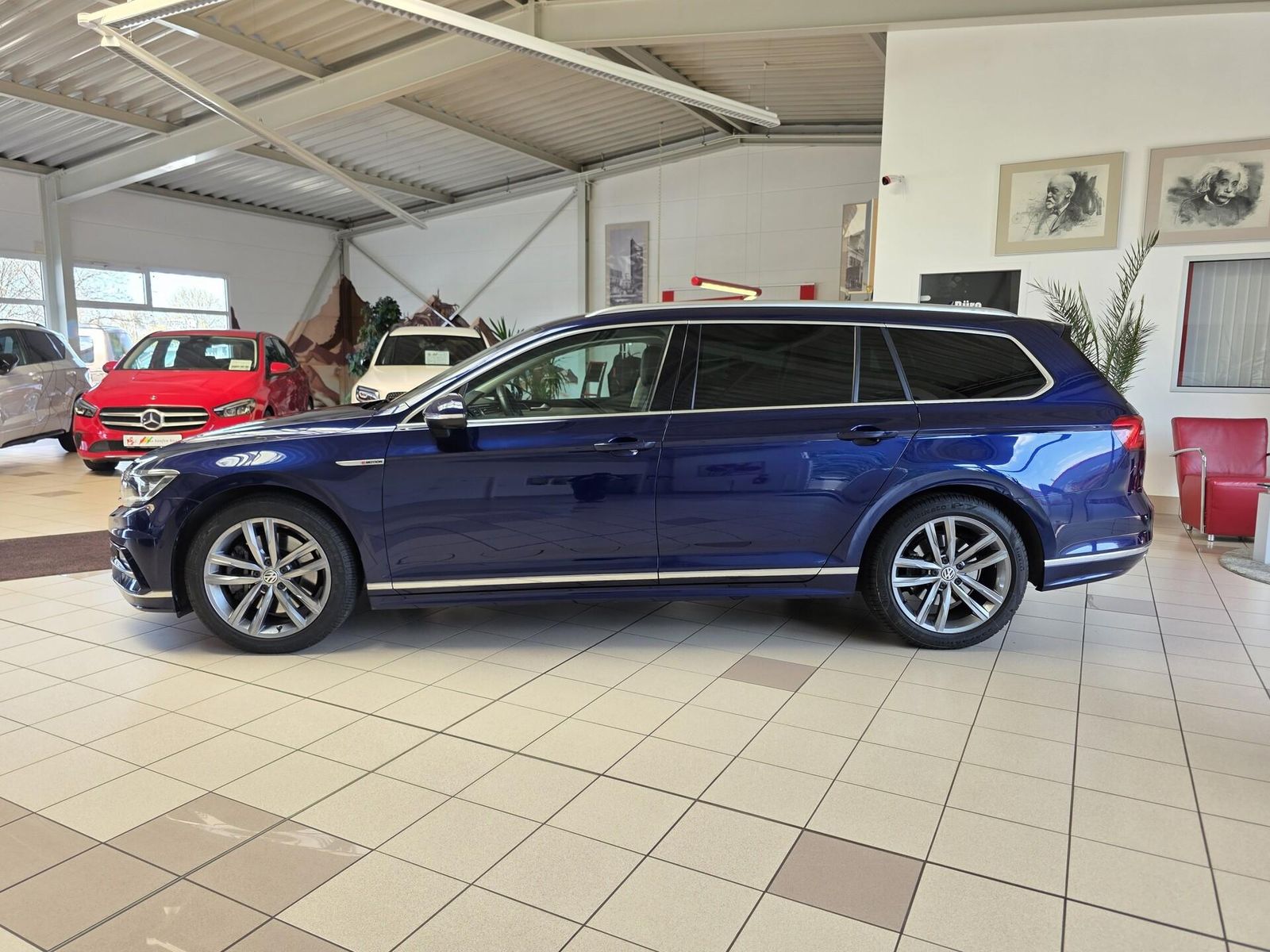 Fahrzeugabbildung Volkswagen Passat Variant 4M R-Line/Keyles/DAB/Carplay/Ahk
