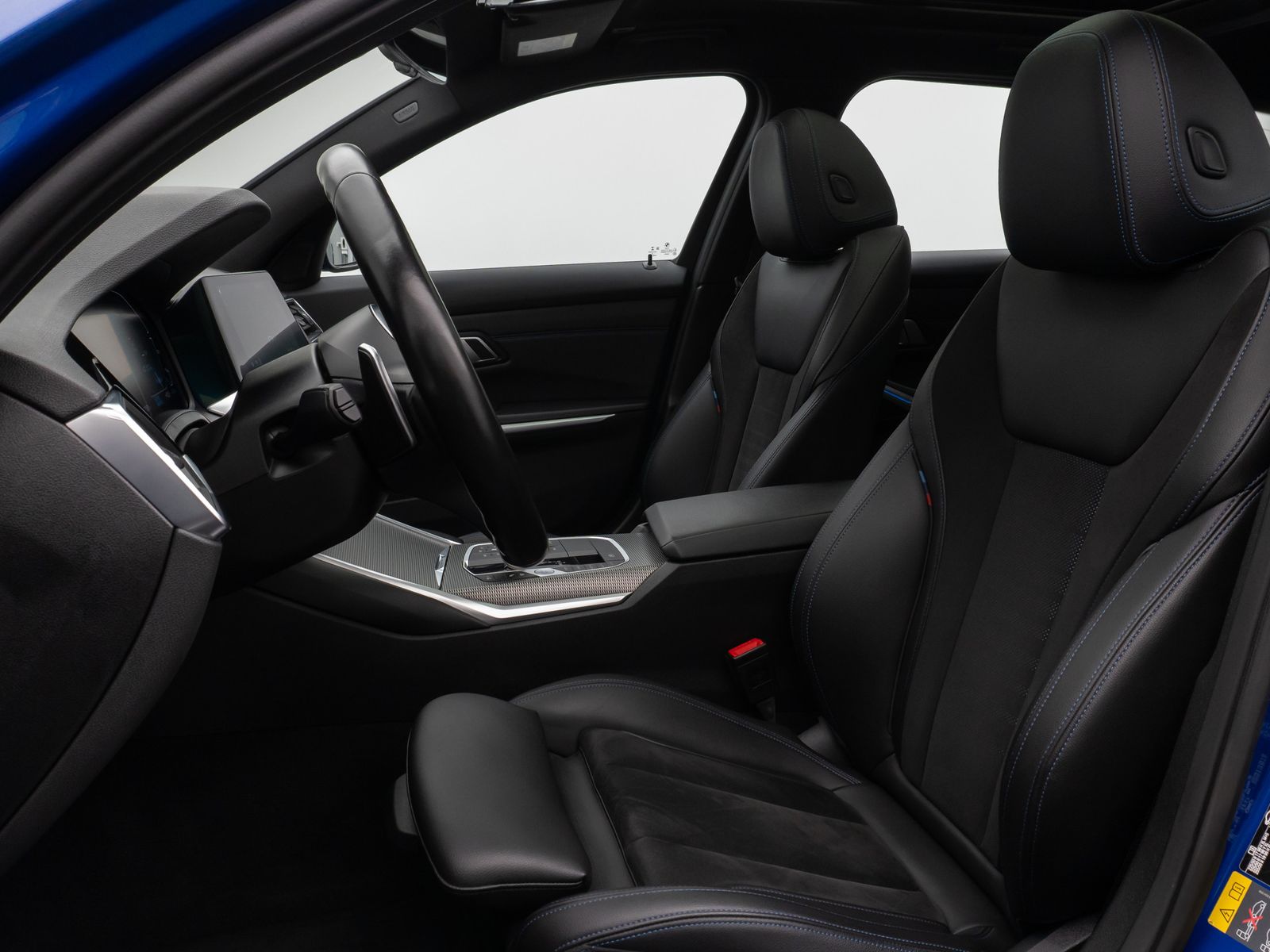 Fahrzeugabbildung BMW 330e  M Sport Panorama Laser Kamera HUD HiFi