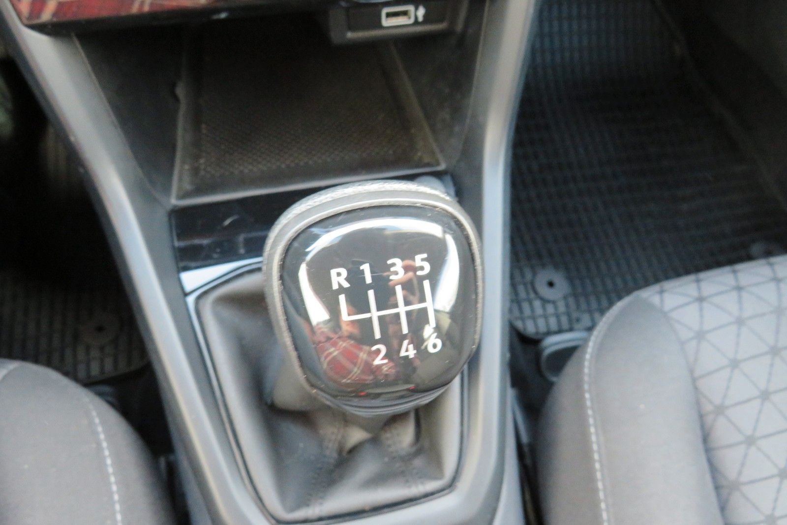 Fahrzeugabbildung Volkswagen T-Cross Life NAVI PDC SITZH DIGITAL-COCKPIT PRO