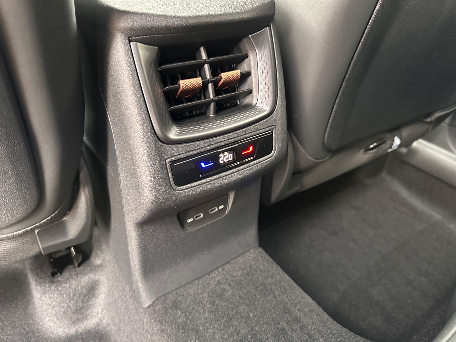 Fahrzeugabbildung CUPRA Terramar 1.5 eTSI DSG AHK/ACC/LED/RFK/APP