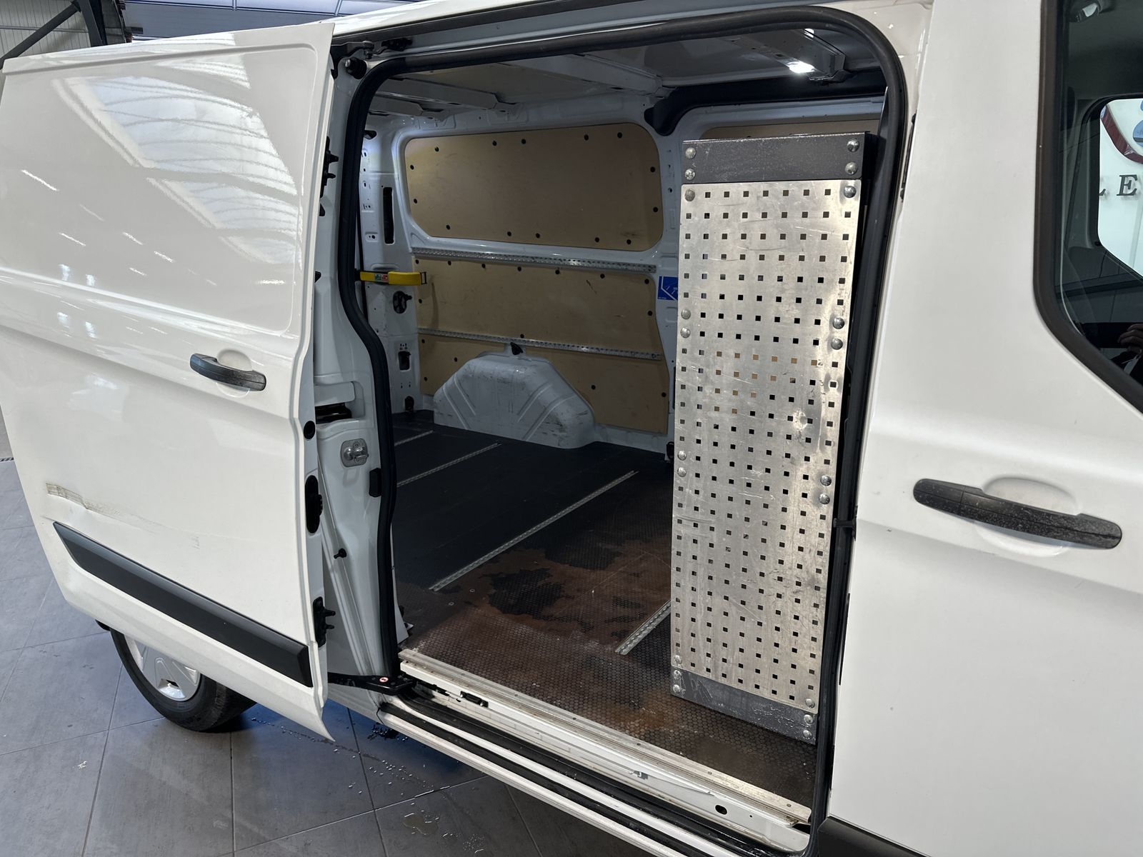 Fahrzeugabbildung Ford Custom 300 L2 NAV+BLUETOOTH+KAMERA+KLIMA+SHZ+ACC
