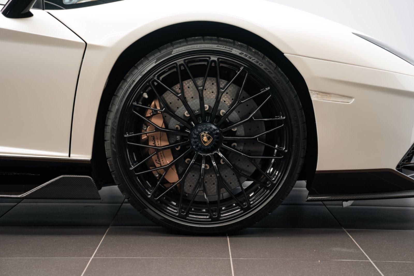 Fahrzeugabbildung Lamborghini Aventador Ultimae/KAMERA/CARBON/GARANTIE 05/27