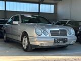 Mercedes-Benz E 240 Automatik Tempomat - Mercedes-Benz E 240 in Düsseldorf