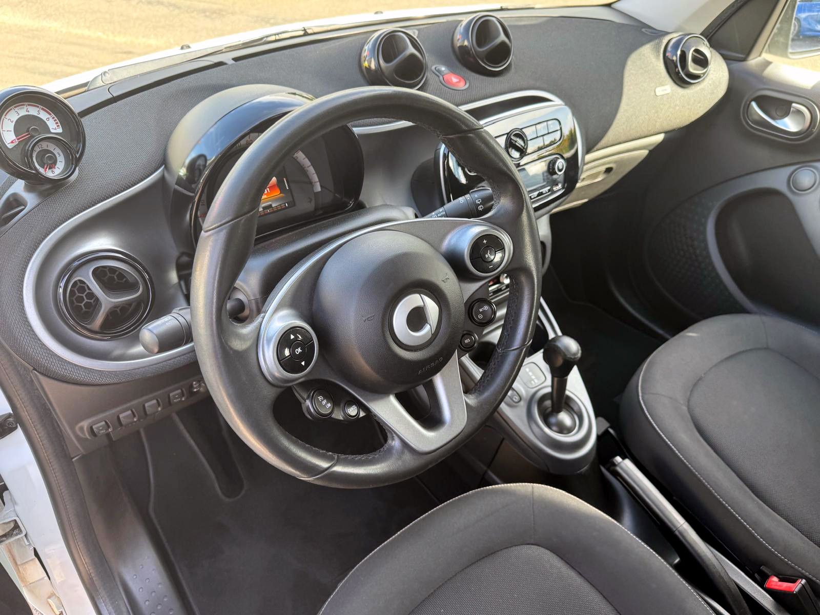Fahrzeugabbildung Smart ForFour Automatik PDC SHZ Klimaautomatik Alu
