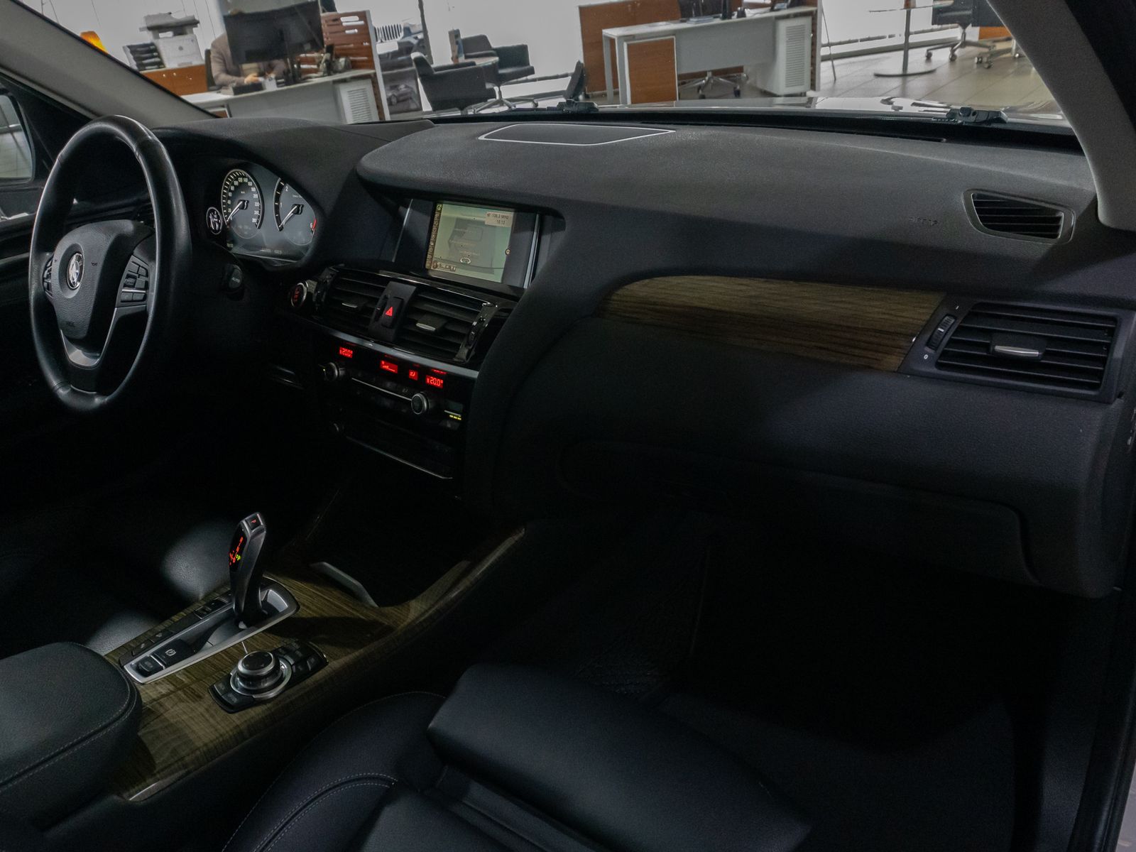 Fahrzeugabbildung BMW X3 xD30d Panorama HUD HiFi Xenon PDC Sport Leder