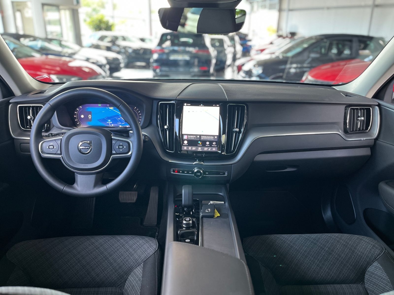 Fahrzeugabbildung Volvo XC60 Core 2WD STNDHZ LED NAV SHZ 19"