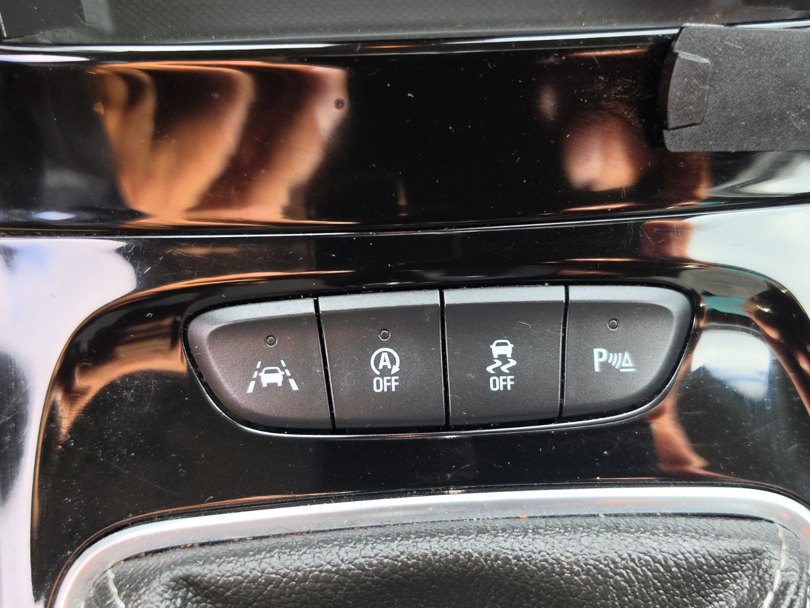 Fahrzeugabbildung Opel Astra K Lim. 5-trg. Elegance Start/Stop