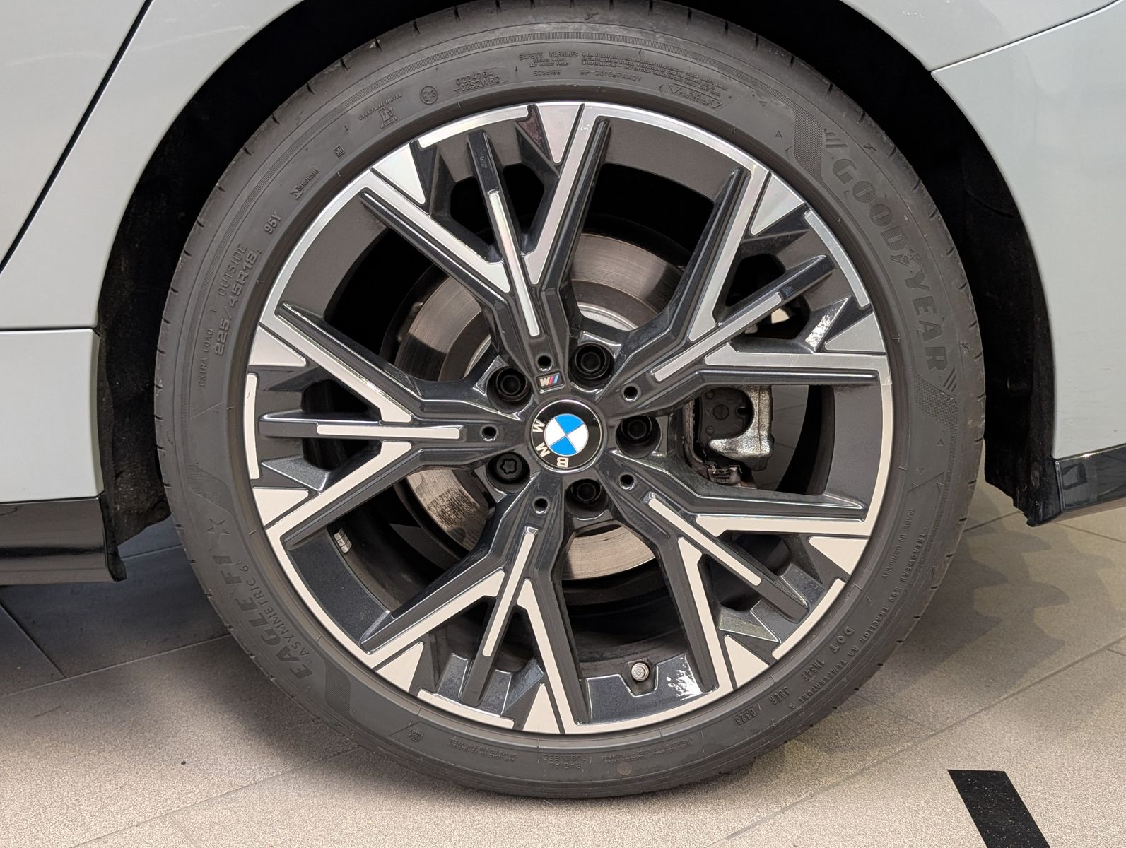 Fahrzeugabbildung BMW 123 i xDrive M-Sport Massag H/K Kamera Pano AHK