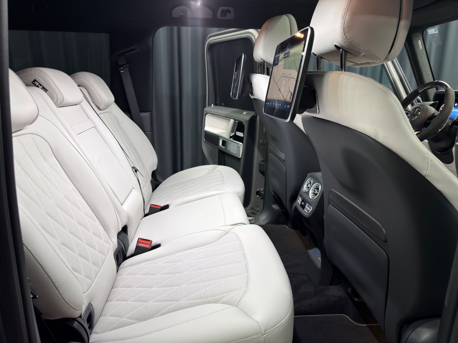 Fahrzeugabbildung Mercedes-Benz G 63 AMG|MY26|A22|PERFORMANCE|TV|VOLL|CARBON|