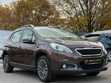 Peugeot 2008 1,6l Active*1. HAND*NAVI*AHK*SHZ*SCHECKHEFT - Peugeot 2008: 1.6