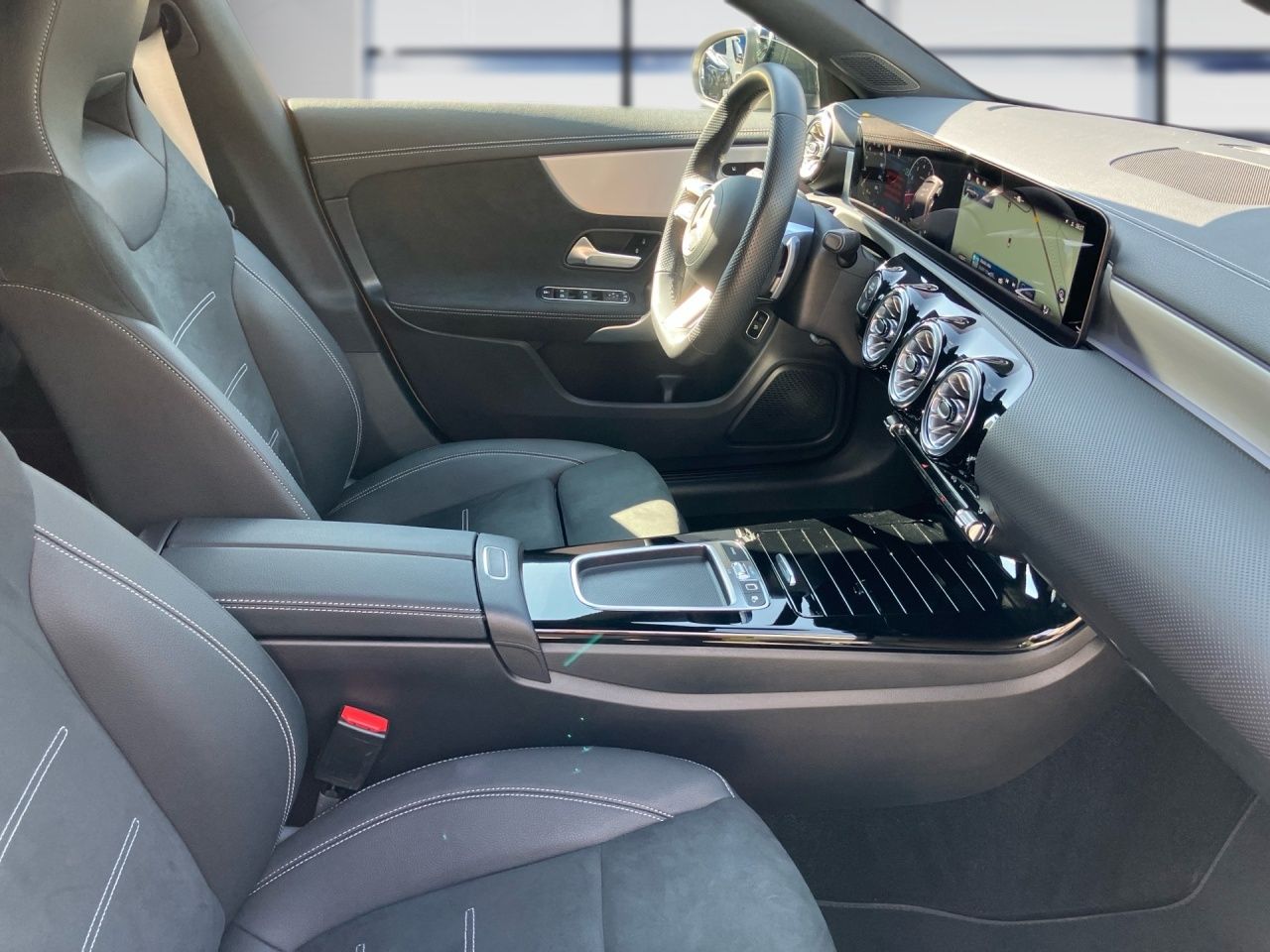 Fahrzeugabbildung Mercedes-Benz CLA 200 SB AMG+NIGHT+KEYLESS+AMBIENT+LENKRADHEIZ