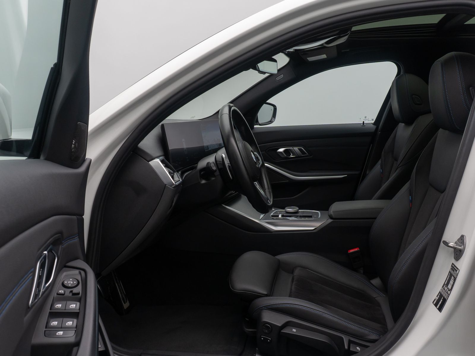 Fahrzeugabbildung BMW 320d M Sport DAB Kamera Alarm AHK Panorama 19"