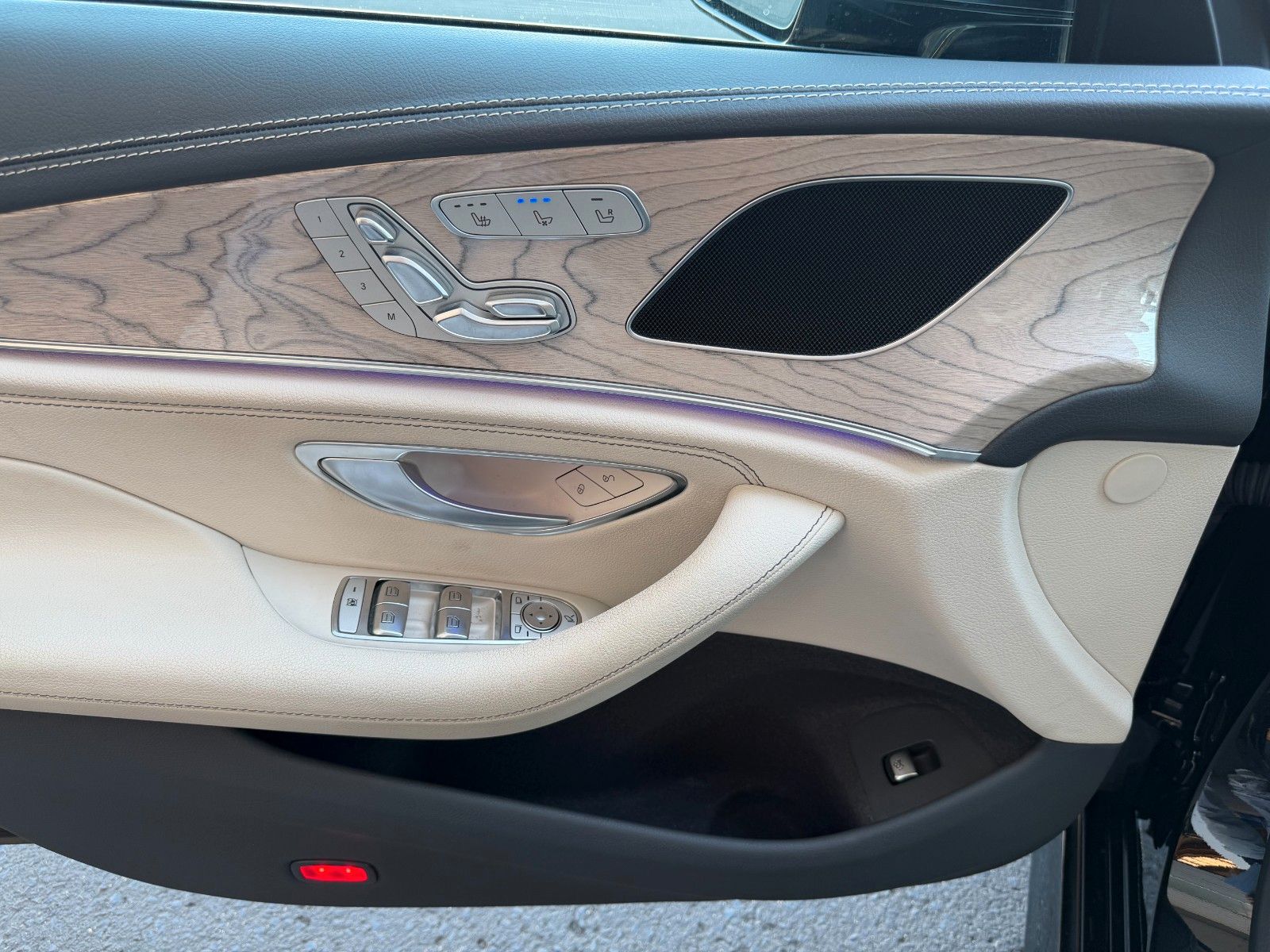 Fahrzeugabbildung Mercedes-Benz CLS 450 4M+Distr+ESD+AirM+Sitzklima+360