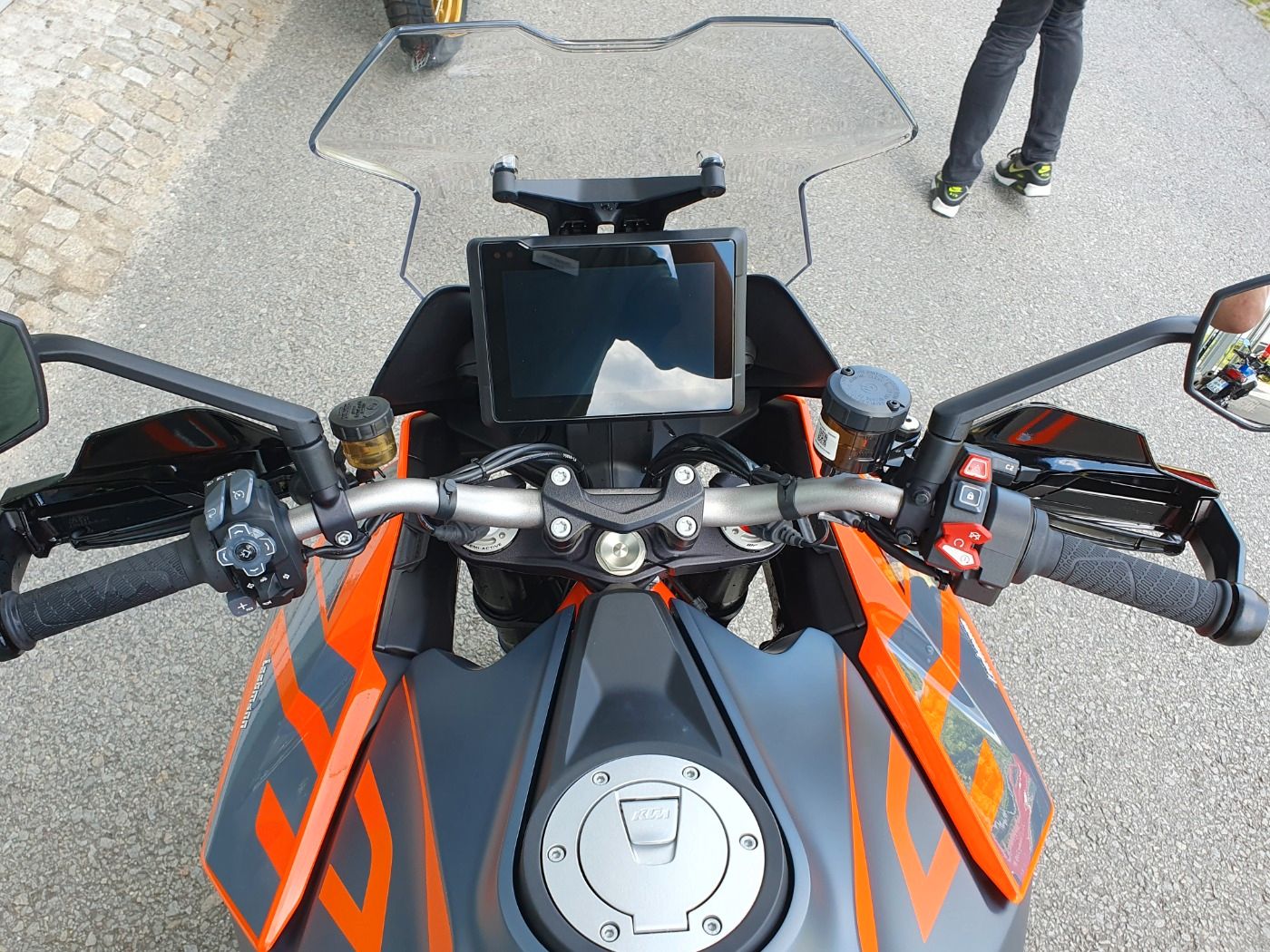 Fahrzeugabbildung KTM 1290 Super Duke GT 2023 Techpack