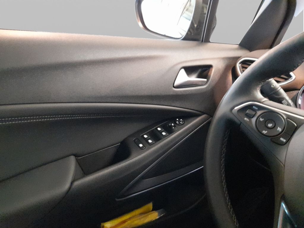 Fahrzeugabbildung Opel Crossland 1.2 Elegance Multimedia Navi Pro