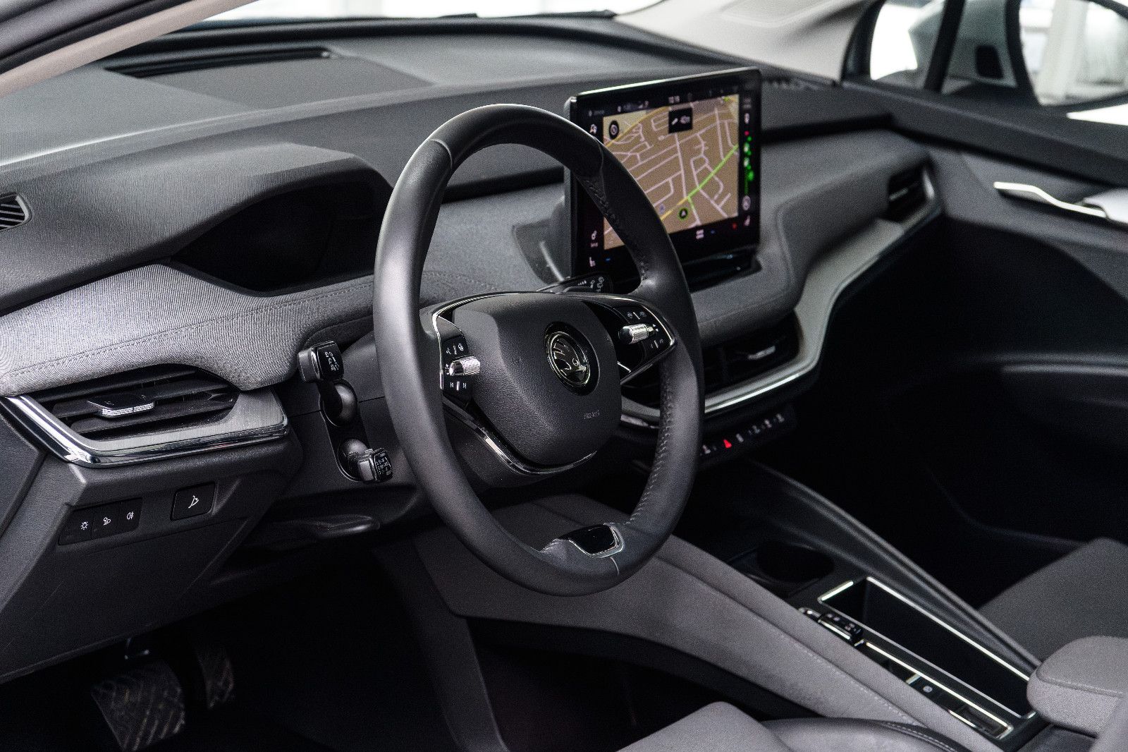 Fahrzeugabbildung SKODA Enyaq 60 Loft MATRIX-LED+RFK+NAVI+KEYLESS+SZH