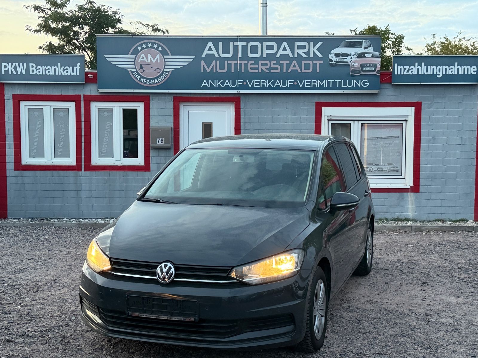 Volkswagen Touran - 1