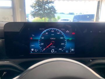 Mercedes CLA 220 Shooting Brake - 9