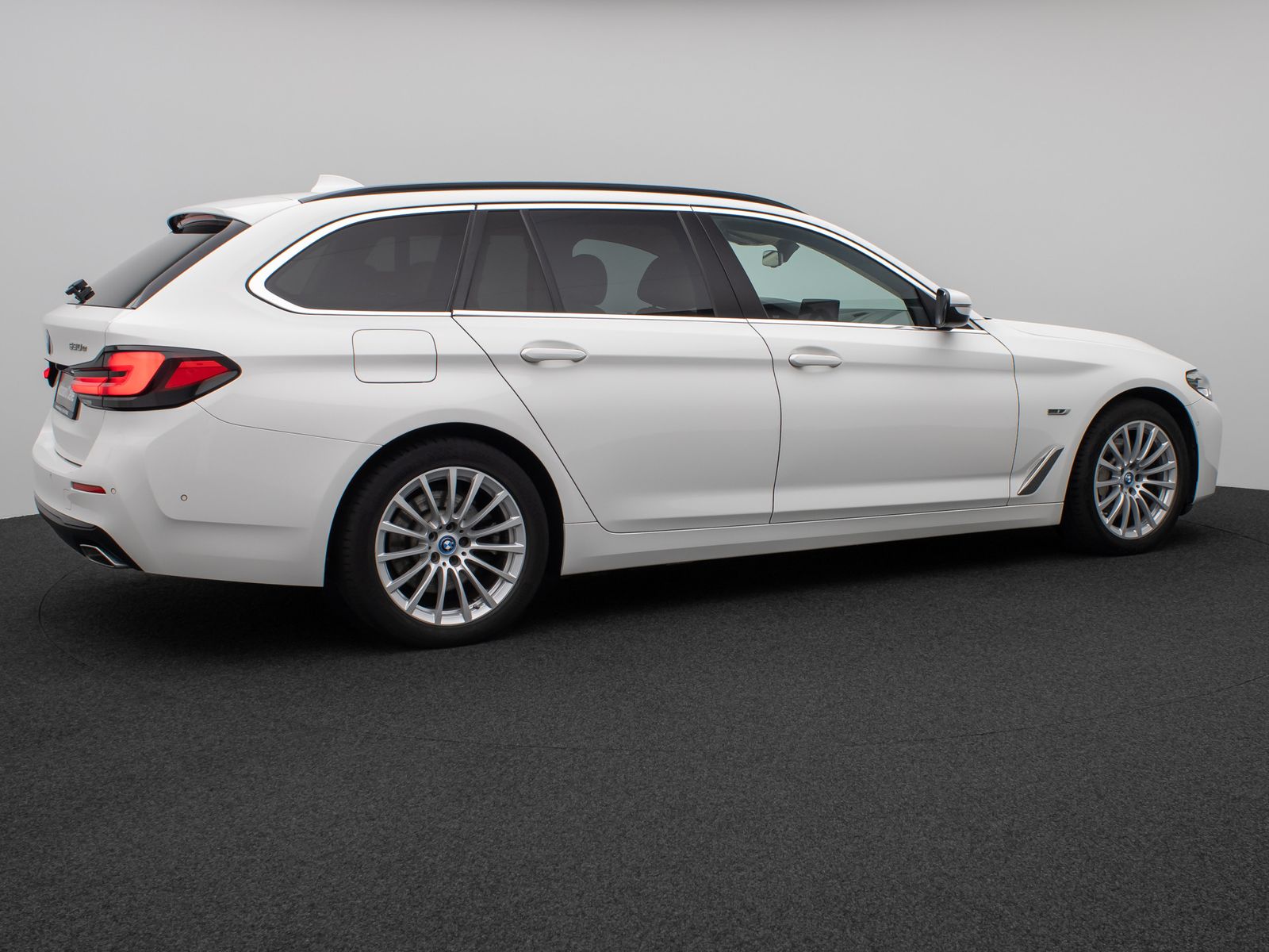 Fahrzeugabbildung BMW 530e Panorama Kamera DAB HiFi 4xKlima Leder 18Zl