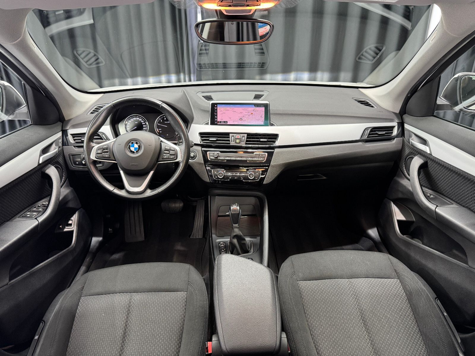 Fahrzeugabbildung BMW X1 xDrive 25e Advantage |AHK|PANO|AUTOMATIK|LED