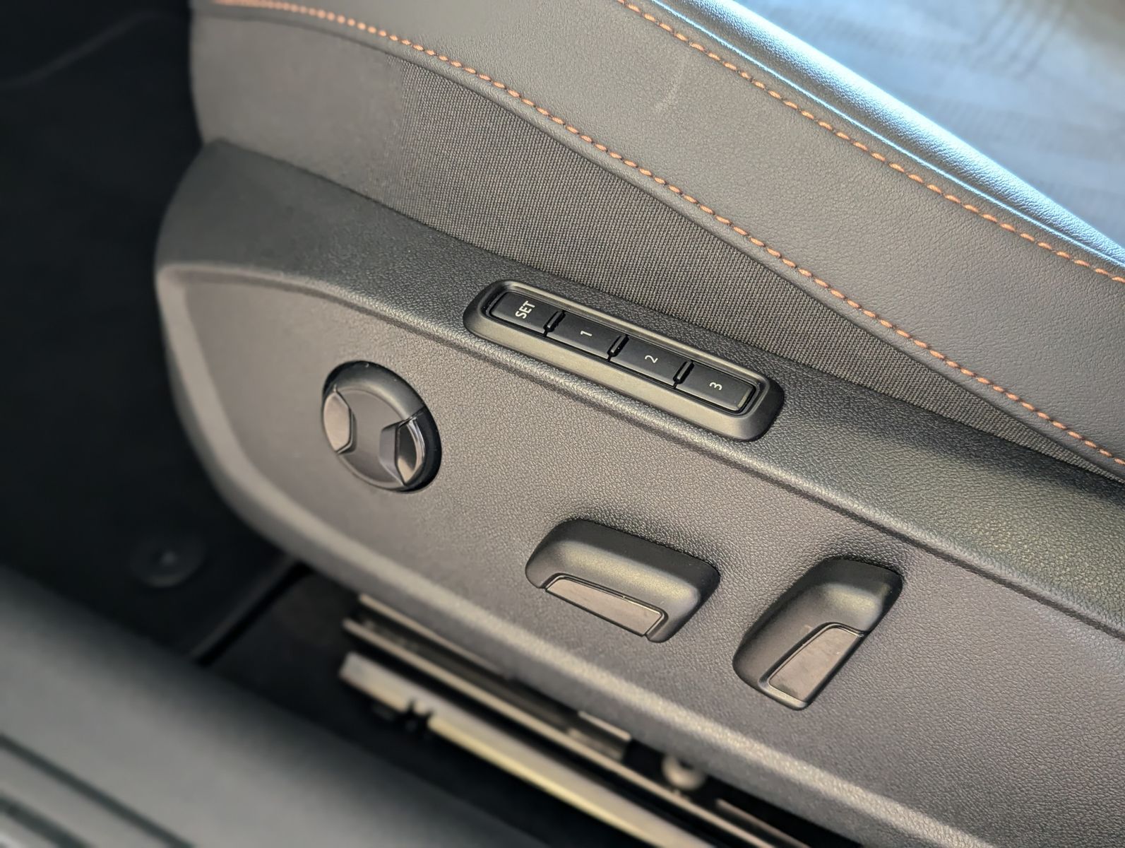 CUPRA Leon 1.5 eTSI Sennh Matrix Pano Edge/Dynamic AHK - Image 24