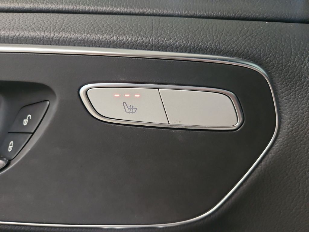 Fahrzeugabbildung Mercedes-Benz V 300 AVG extralang 4x4 7 Sitze 2,5t AHK Sound