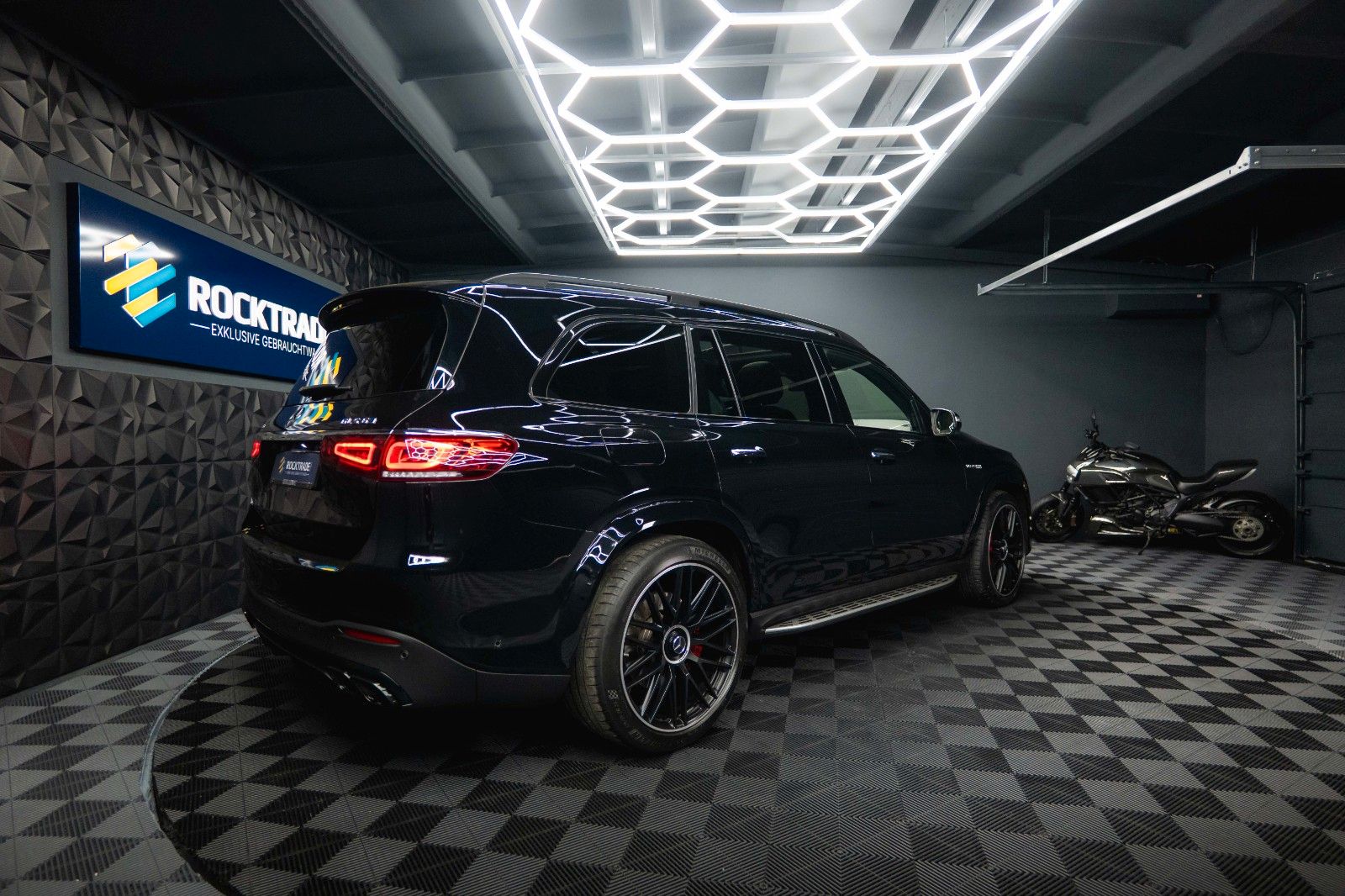 Fahrzeugabbildung Mercedes-Benz GLS 63 AMG 4Matic+ Driver's Package Carbon *ACC*