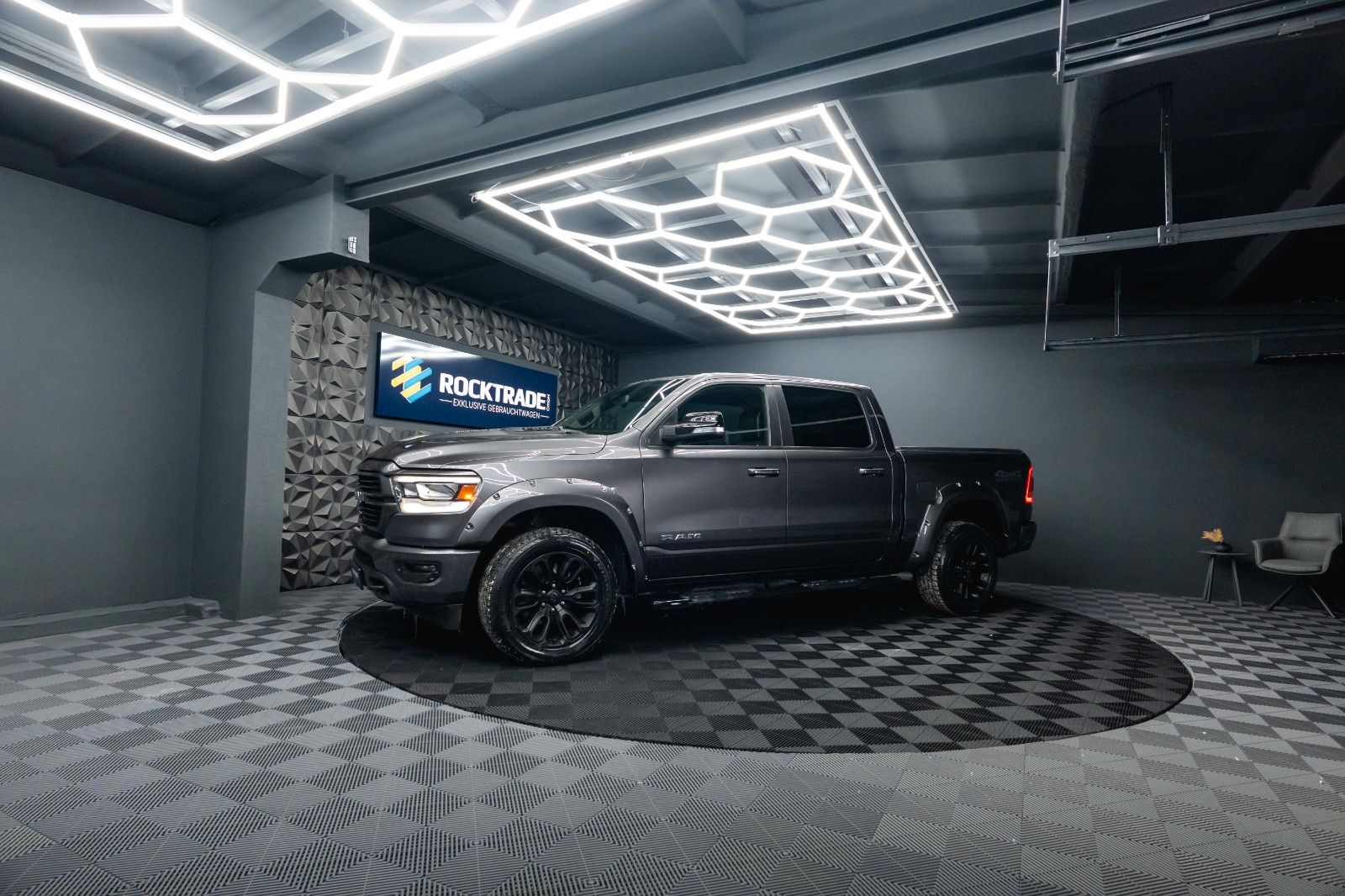 Fahrzeugabbildung Dodge RAM 5.7 V8 HEMI 4x4 LARAMIE Offroad AxleLock 19%