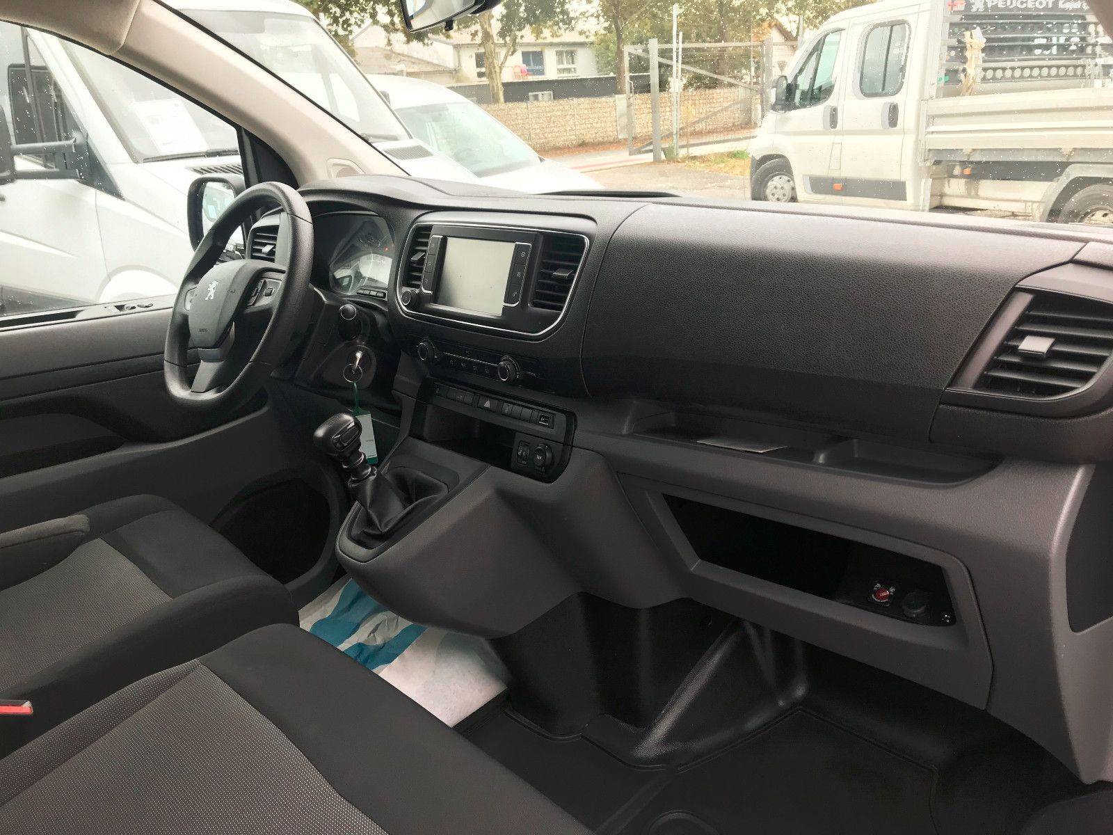 Fahrzeugabbildung Peugeot Expert Kasten Premium L2,Navi,SHZ,PDC,SHg