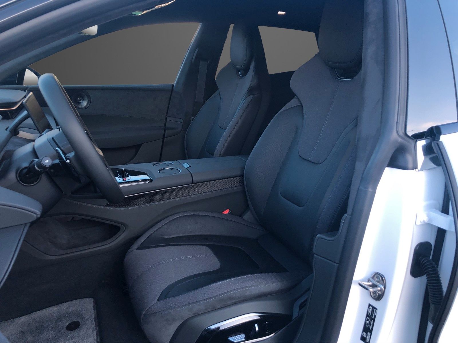 Fahrzeugabbildung Lotus Emeya 600 Business Lotus Wuppertal AHK