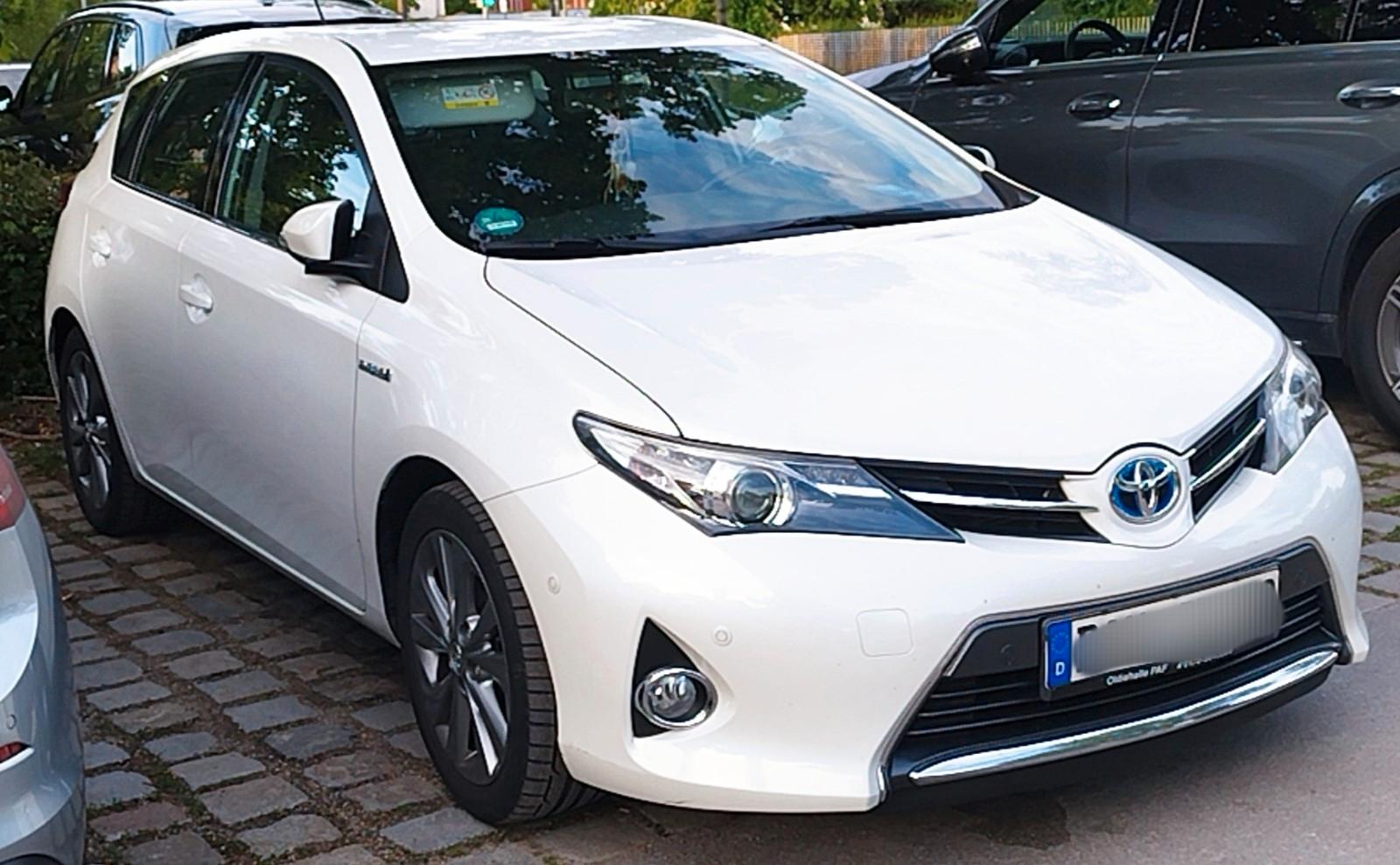 Toyota Auris Hybrid Life+ mit Toyota Garantie