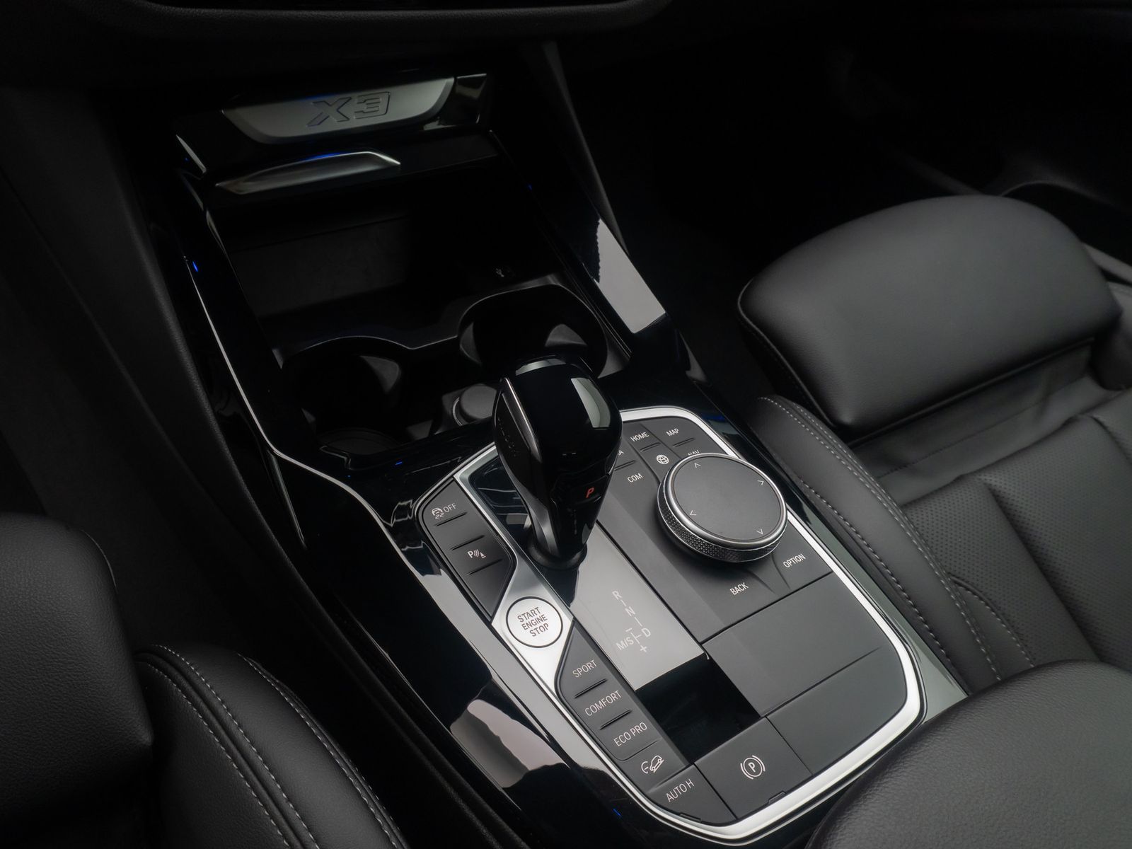 Fahrzeugabbildung BMW X3 xD20d Leder AHK Kamera DAB Sportsitz 18Zoll