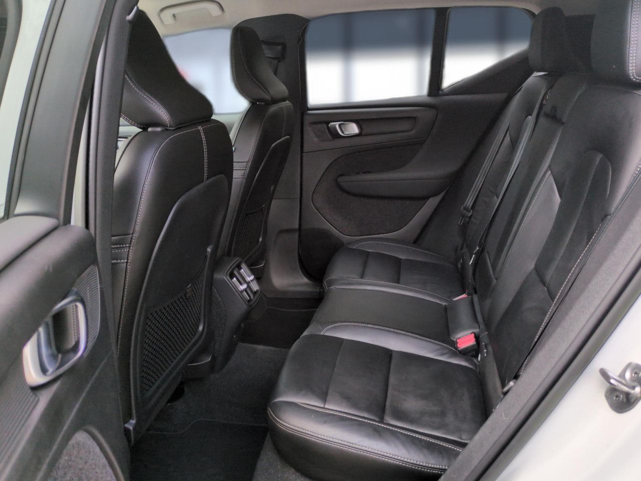 Volvo XC40 T3 Momentum Pro 2WD Automatik Bluetooth LED foto 15