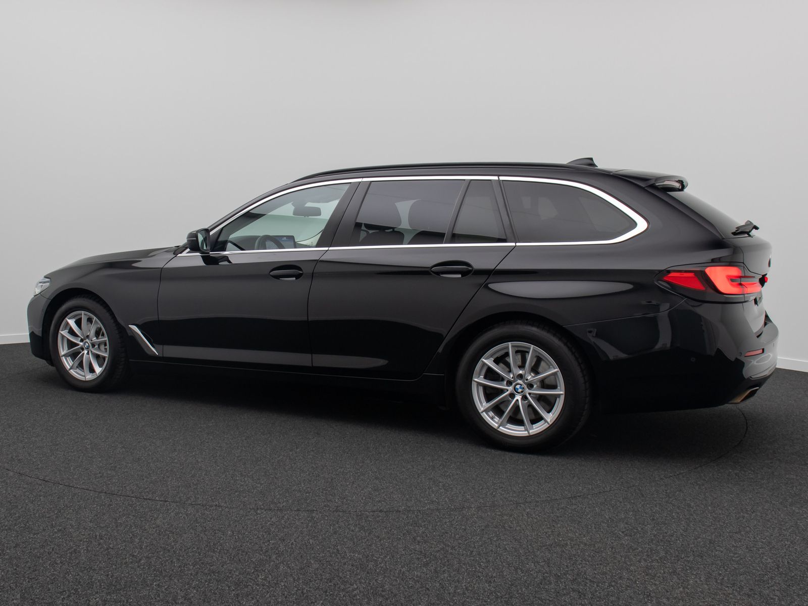 Fahrzeugabbildung BMW 530d xD Komfort DAB HUD Laser Kamera AHK HiFi