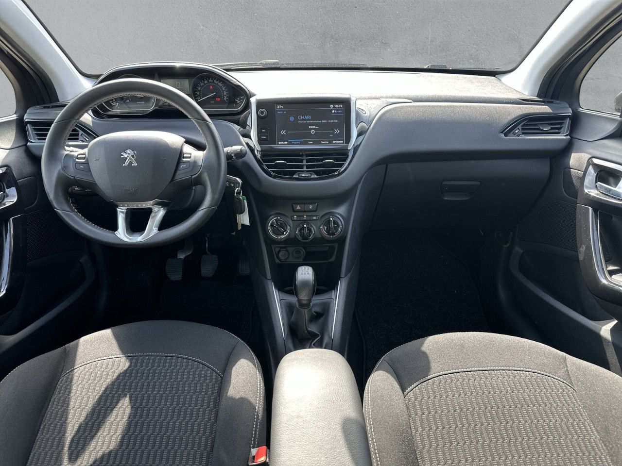 Fahrzeugabbildung Peugeot 208 PureTech 82 1.2*2Hnd-PDC-E6* - mit KI generiert/bearbeitet