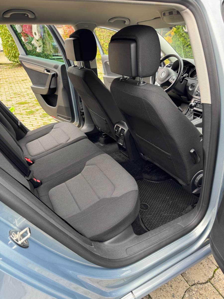 Volkswagen Passat 2011 — photo 14