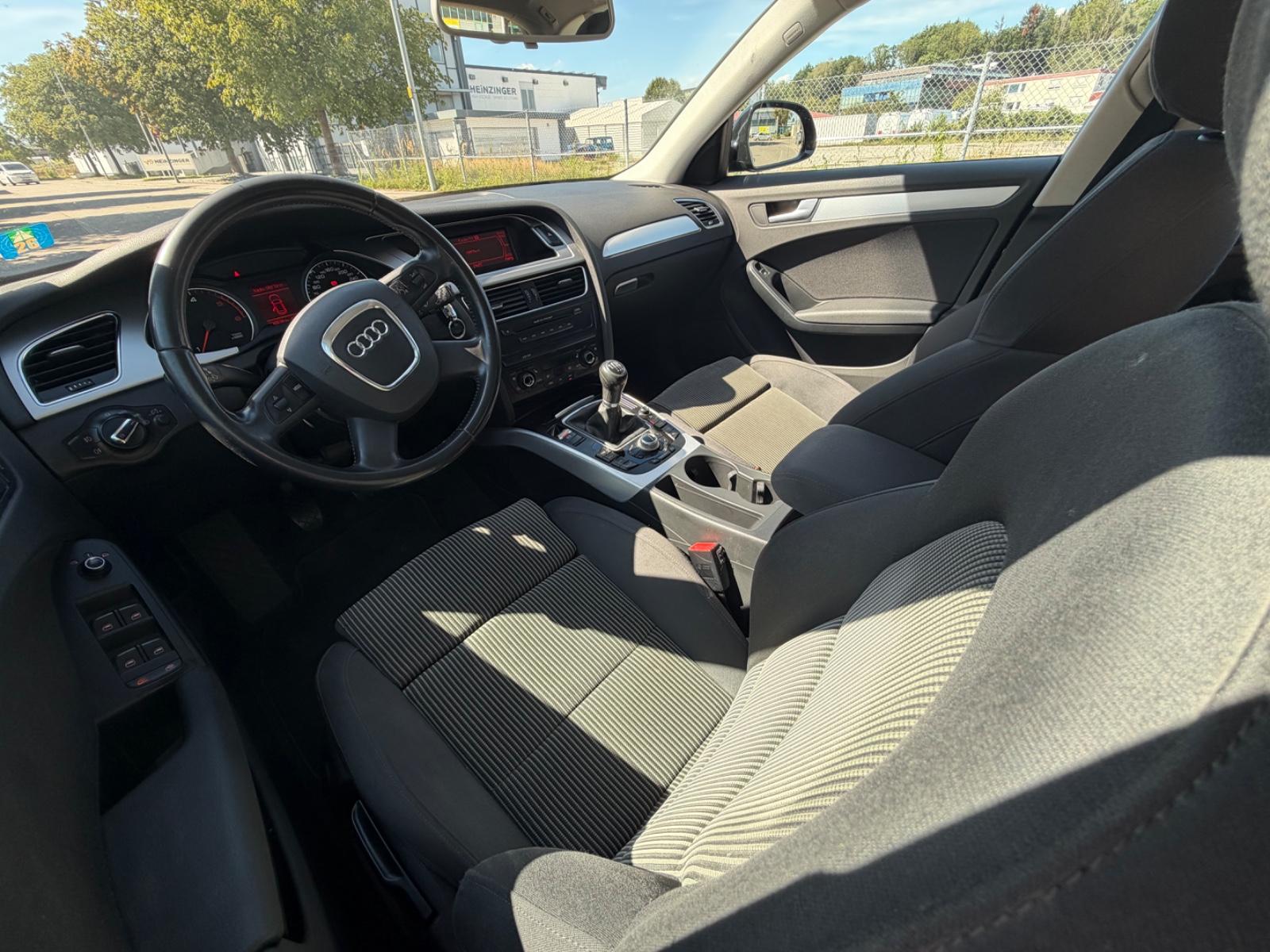 Audi A4 2009 — photo 12
