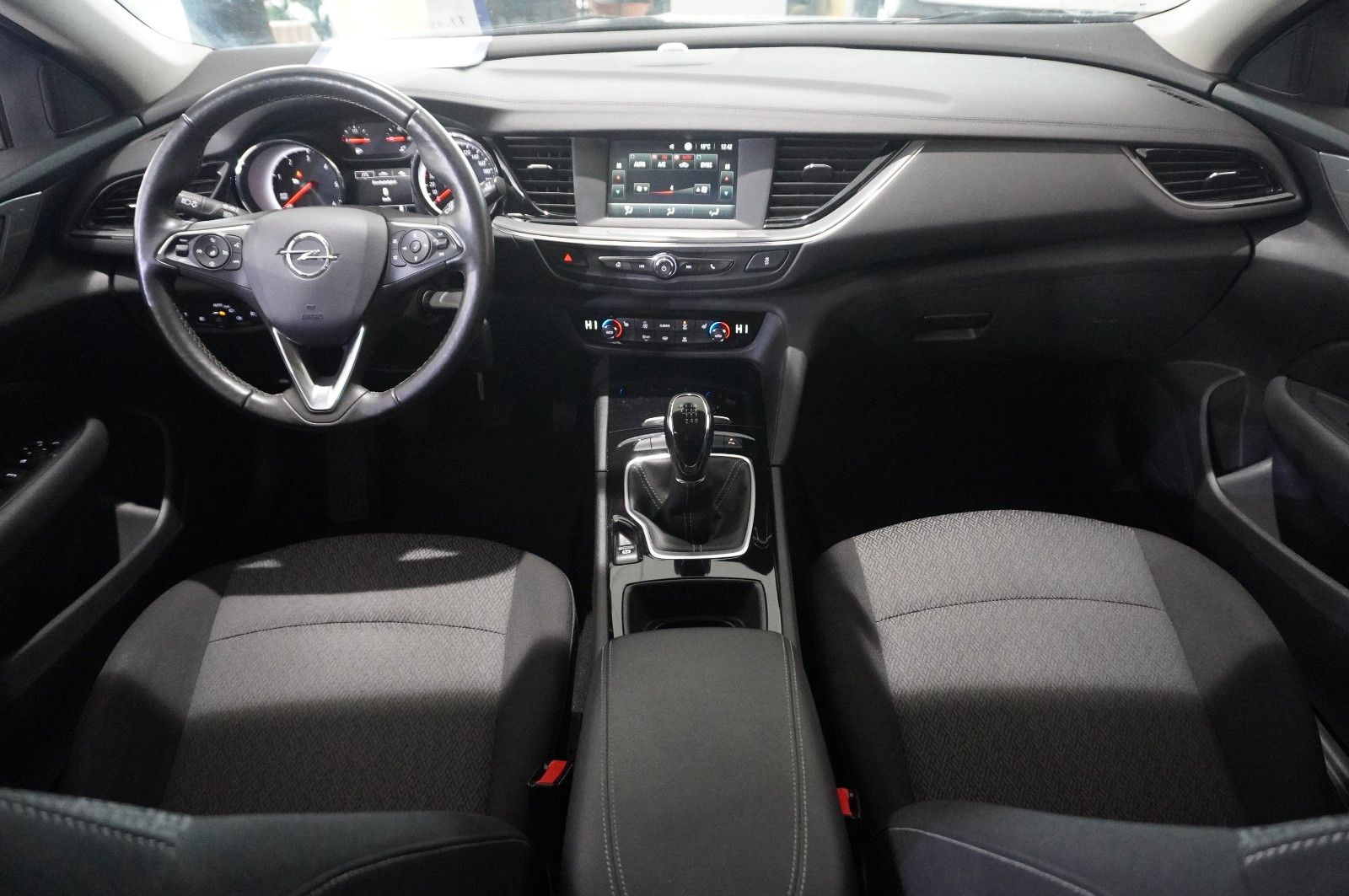 Fahrzeugabbildung Opel Insignia B ST 2.0D EDITION NAVI/LED/TEMP./SH/DAB