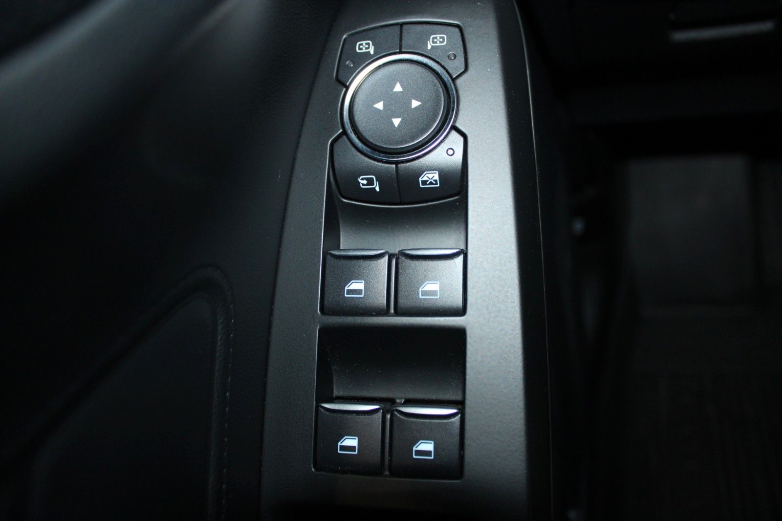 Fahrzeugabbildung Ford Focus ST-Line Turnier LED ACC DAB CAM WinterPak
