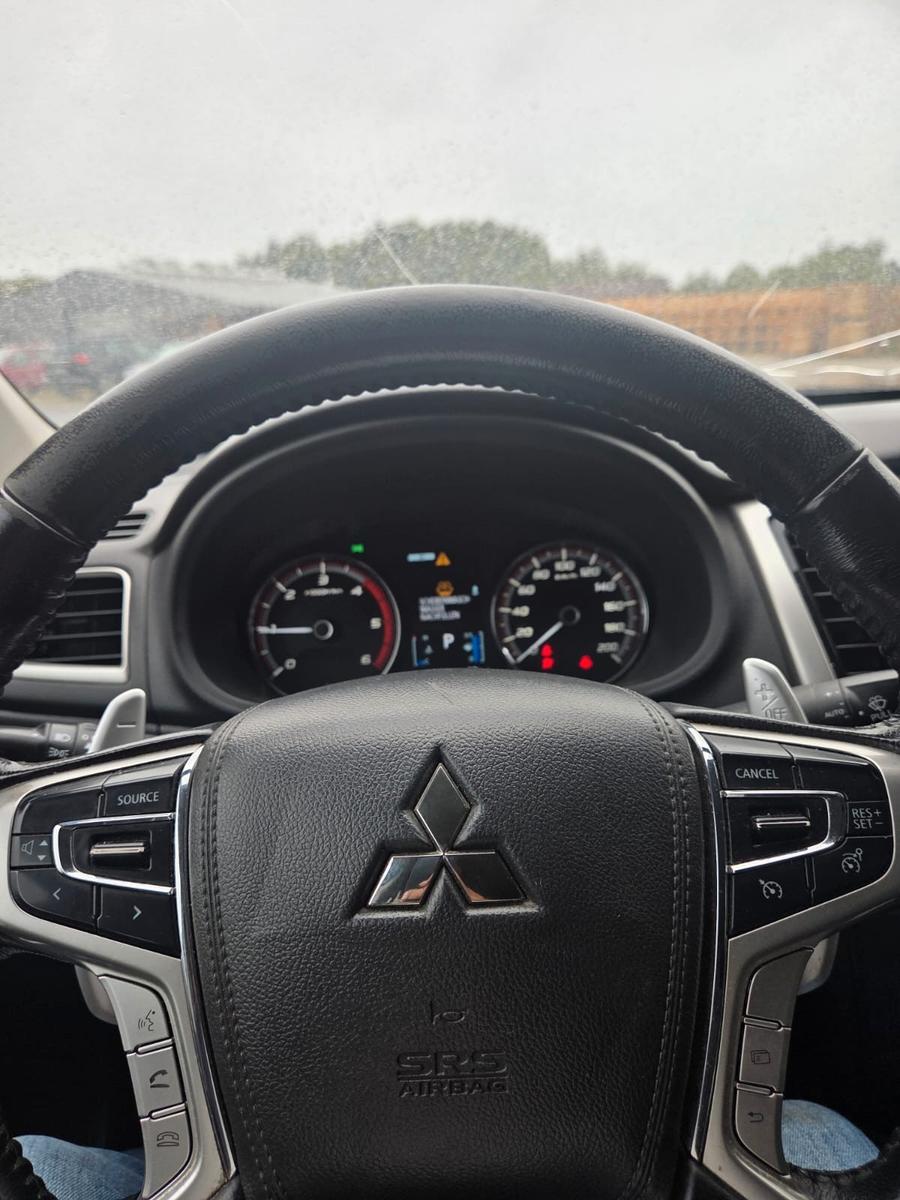 Mitsubishi L200 Select Doppelkabine 4WD Spezial Autom. LED