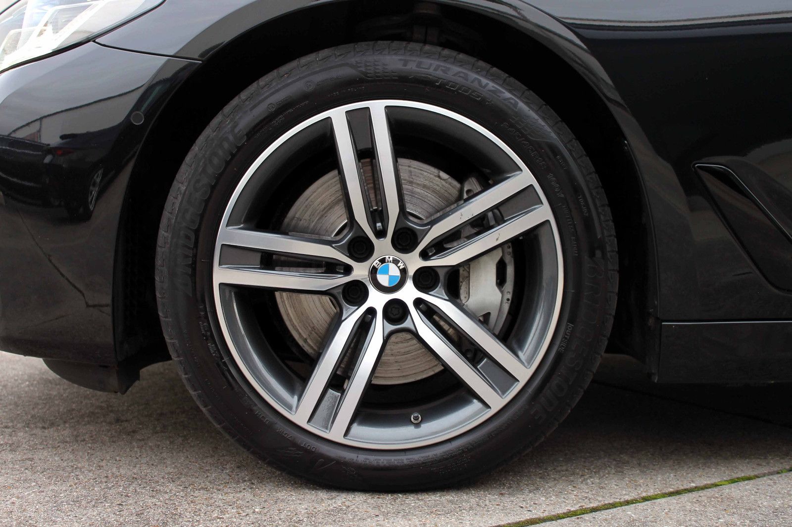 Fahrzeugabbildung BMW 530d xDrive Touring ACC LED HUD KAM BT NAV AMBI