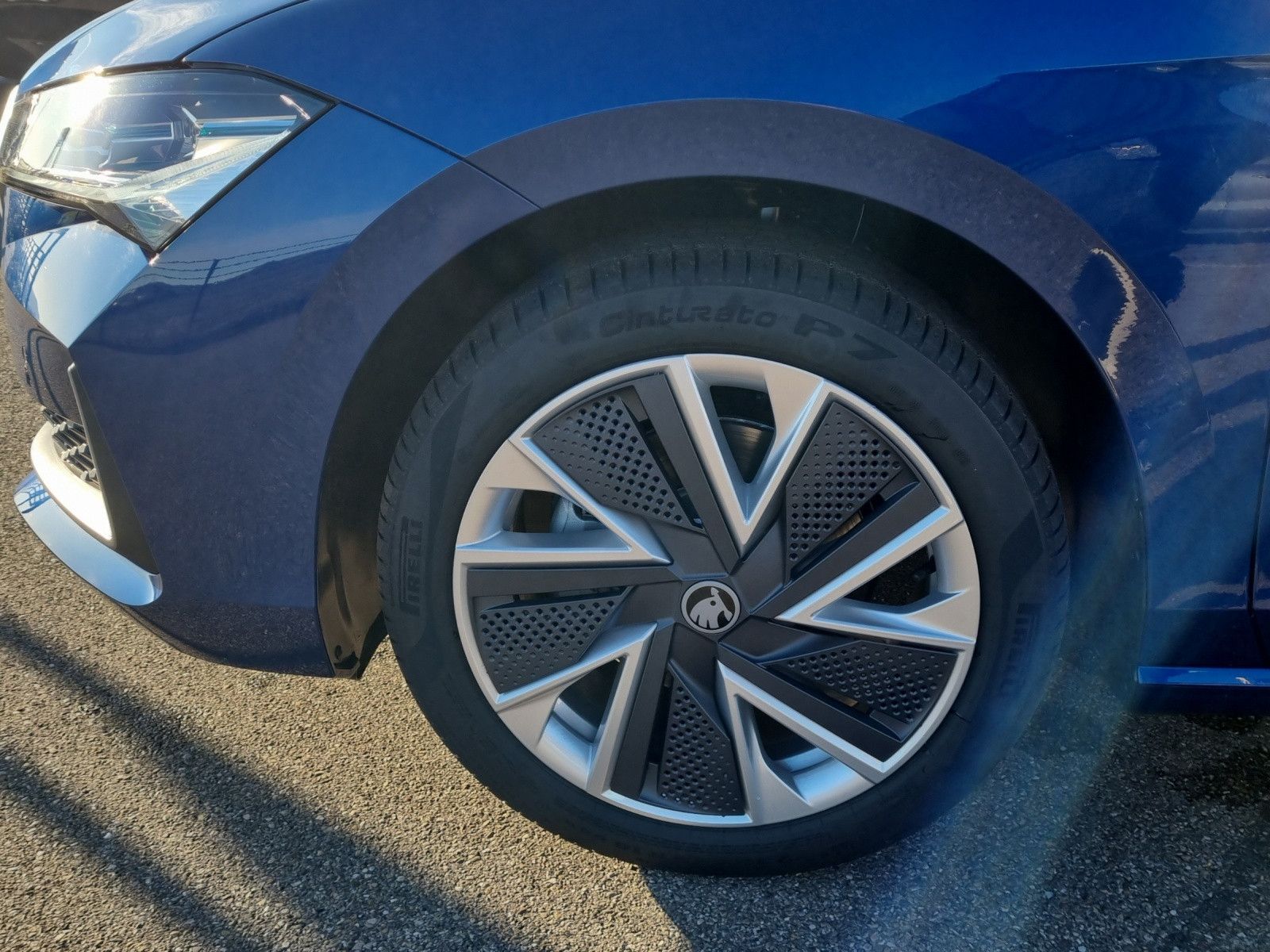Fahrzeugabbildung SKODA Superb Combi Selection 2,0 TDI 110KW/150PS AHK